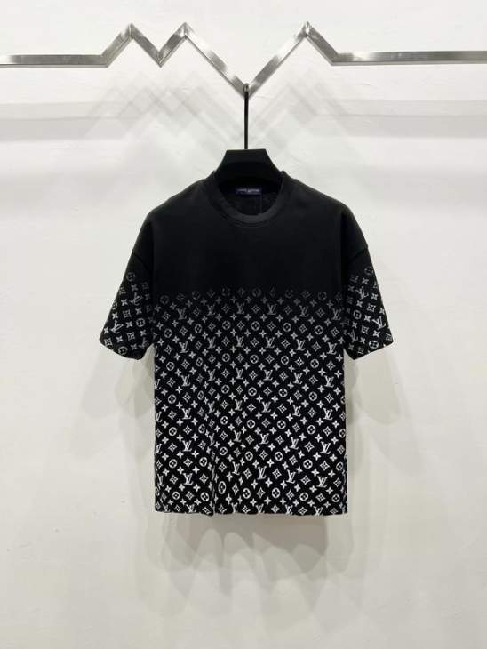 Picture of Louis Vuitton T Shirts Short _SKULVS-XLqqtx277227